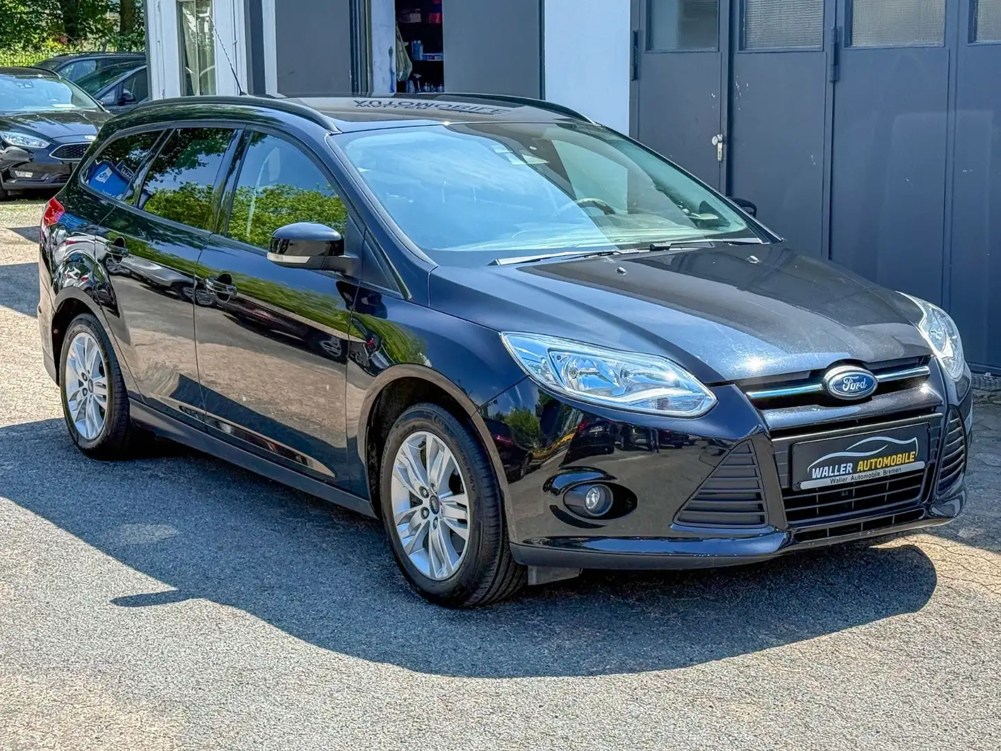 Ford Focus Turnier 1.6 Ti-VCT Trend Zwart - 1