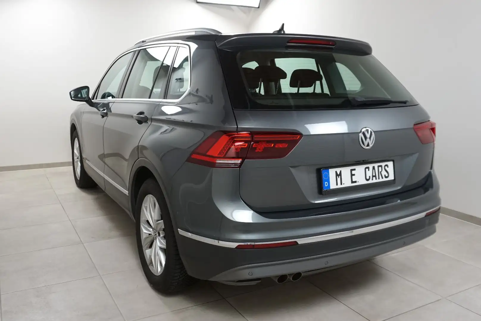 Volkswagen Tiguan Highline Scheckheft AHK Kamera LED Grau - 2