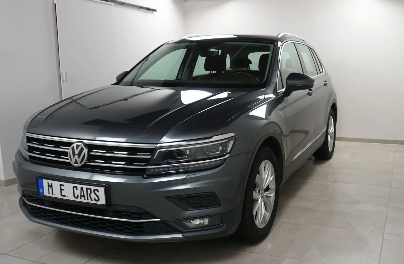 Volkswagen Tiguan Highline Scheckheft AHK Kamera LED Grau - 1