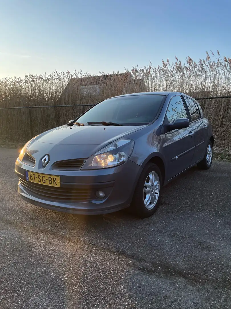 Renault Clio 1.4 16V - 1