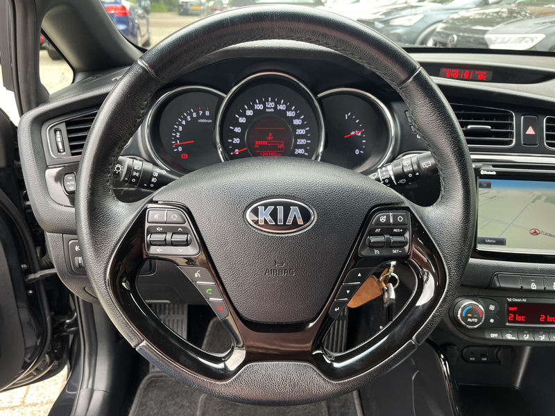 Kia ProCeed / pro_cee'd 1.6 GDI BusinessLine LED Navi Camera 17" — photo 13