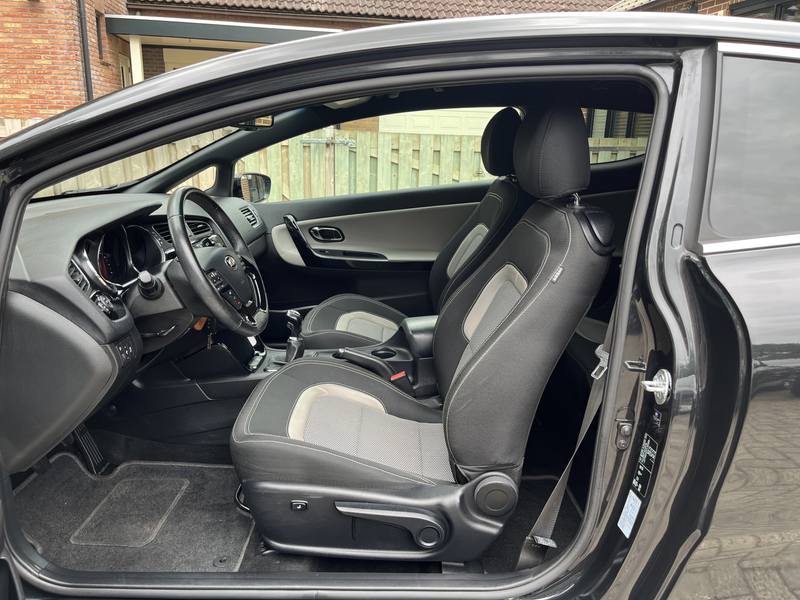 Kia ProCeed / pro_cee'd 1.6 GDI BusinessLine LED Navi Camera 17" — photo 9