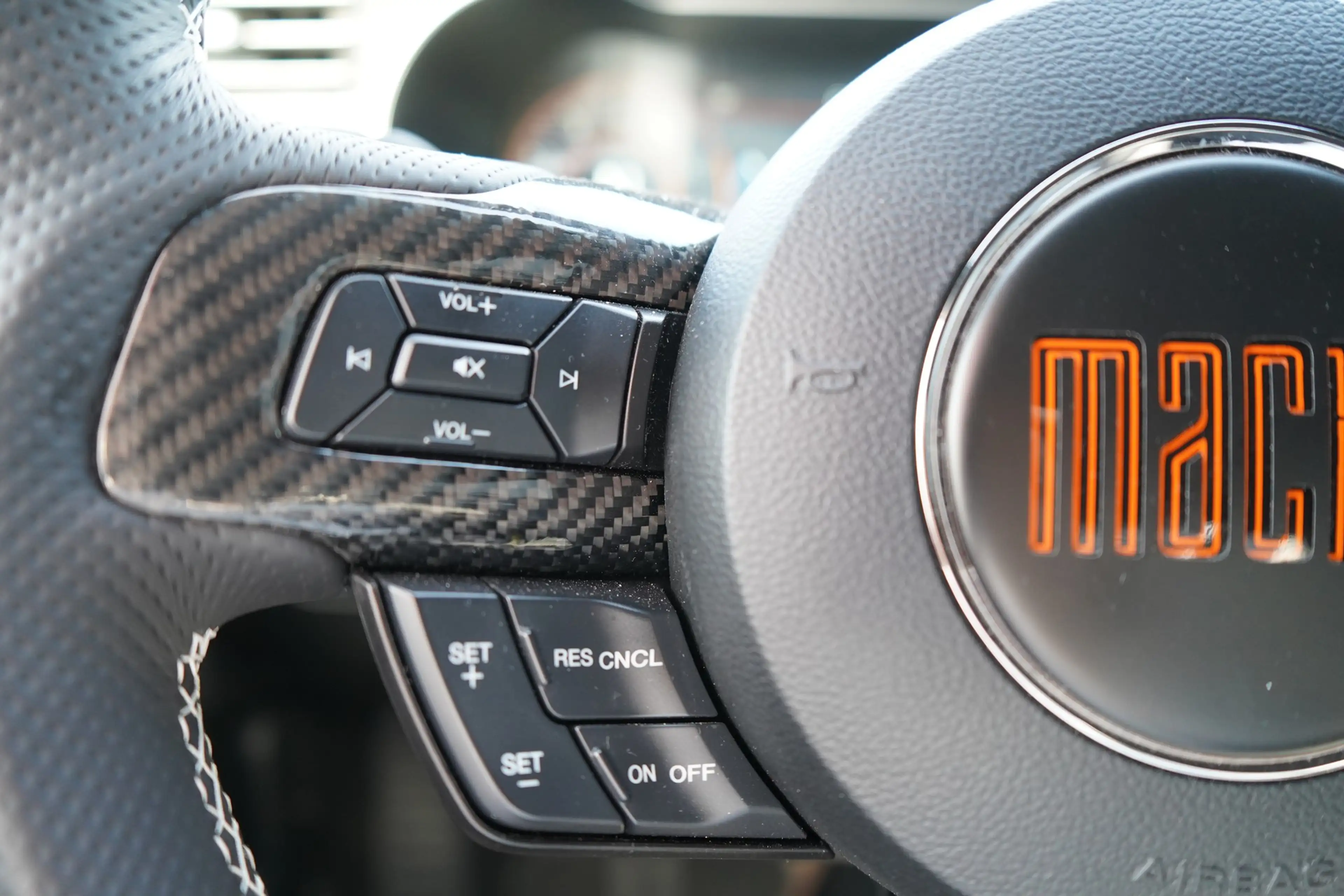 Ford Mustang 5.0 Mach 1 — photo 13