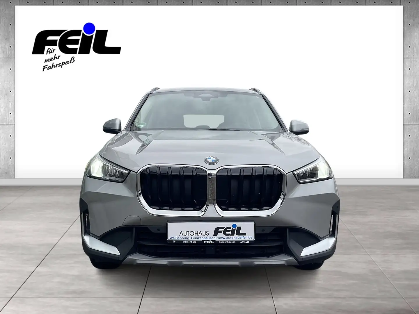 BMW X1 sDrive18i   DAB LED RFK Parkassistent Shz Silber - 1