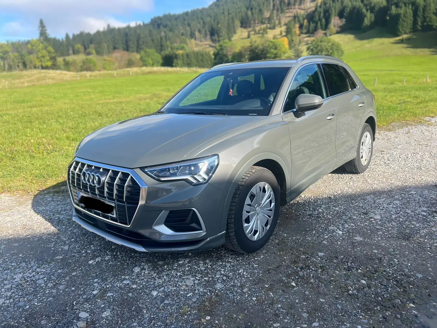 Audi Q3 40 TFSI quattro advanced Grau - 1