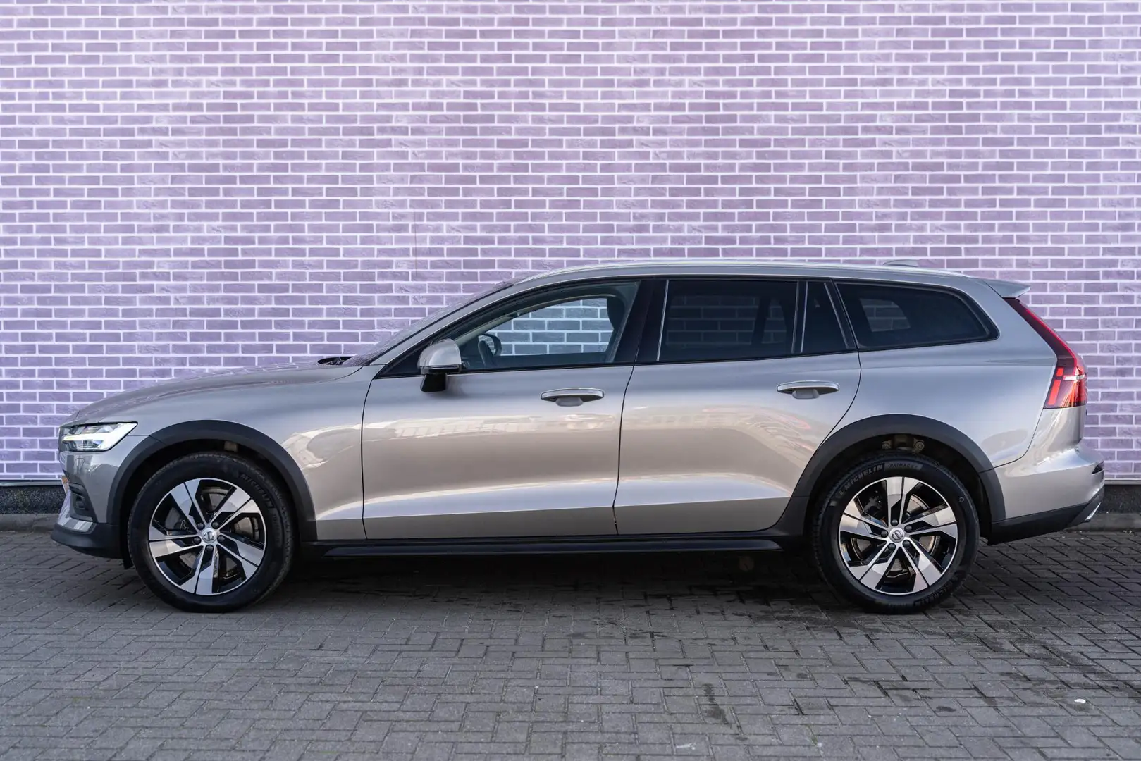 Volvo V60 Cross Country B5 AWD Automaat Pro | Navi | 360 Camera | Stoel-/A Gris - 2