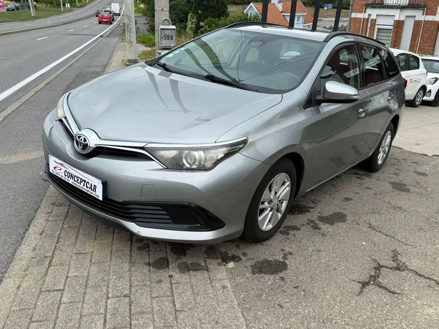 Toyota Auris SW 1.4 D-4D Business Plus - 1