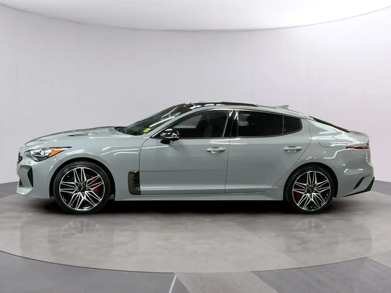 Kia Stinger снимка Kia Stinger
