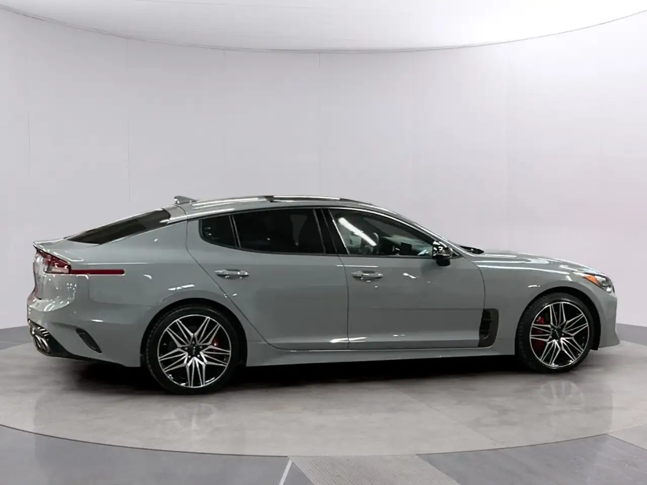 Kia Stinger снимка Kia Stinger