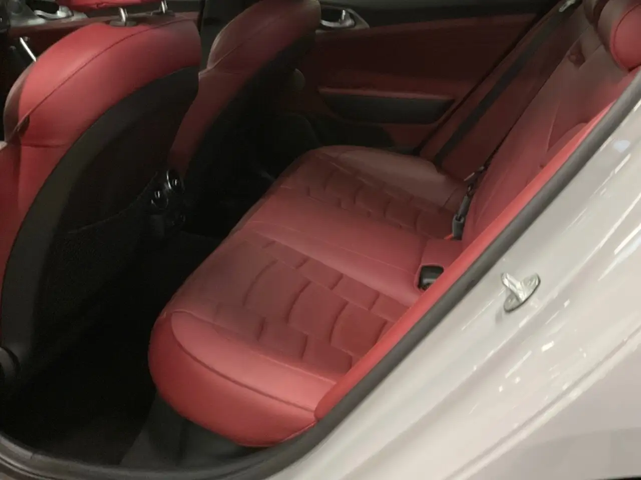 Kia Stinger снимка Kia Stinger