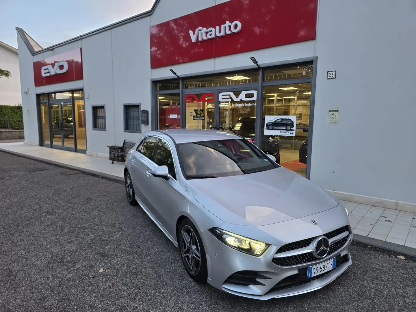 Mercedes-Benz A 180 Classe A - W177 2018 d Premium auto Silber - 2