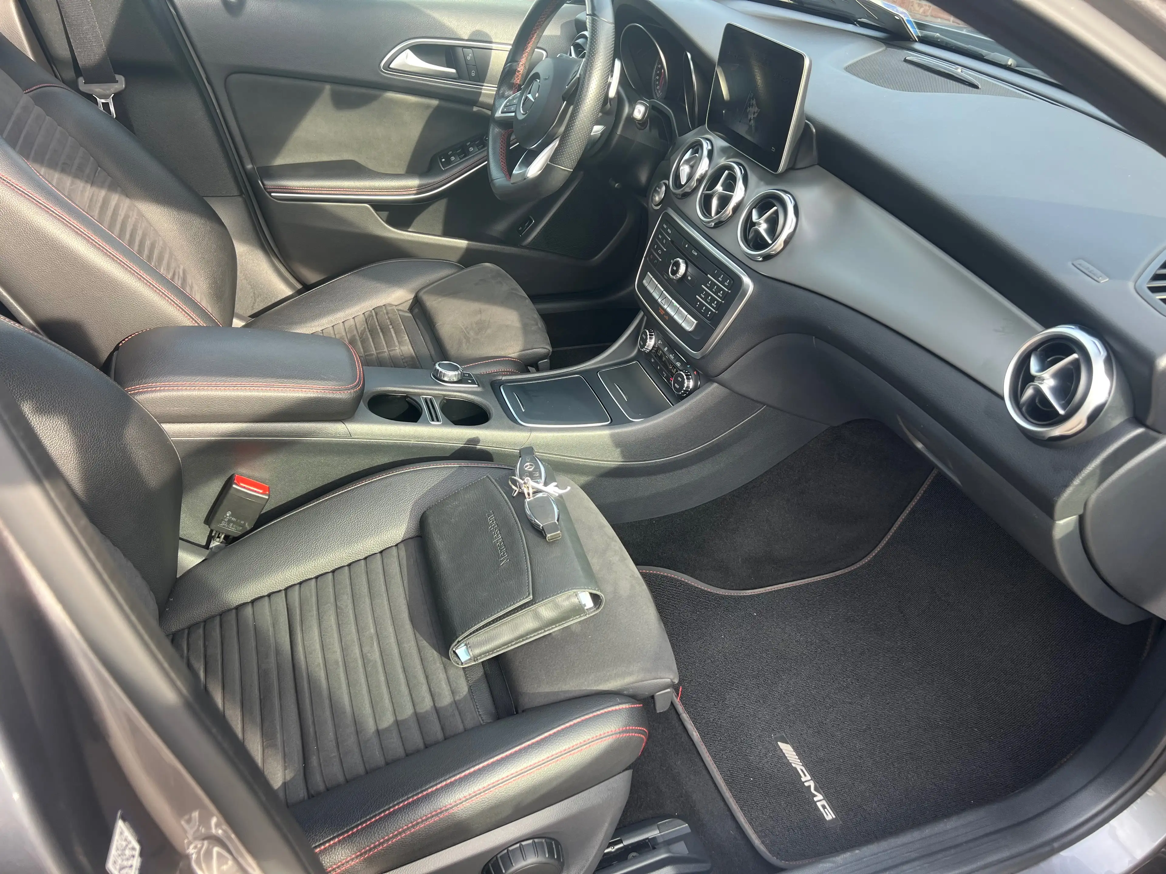 Mercedes-Benz GLA 180 GLA 180 Business Solution AMG (EU6.2) — photo 10