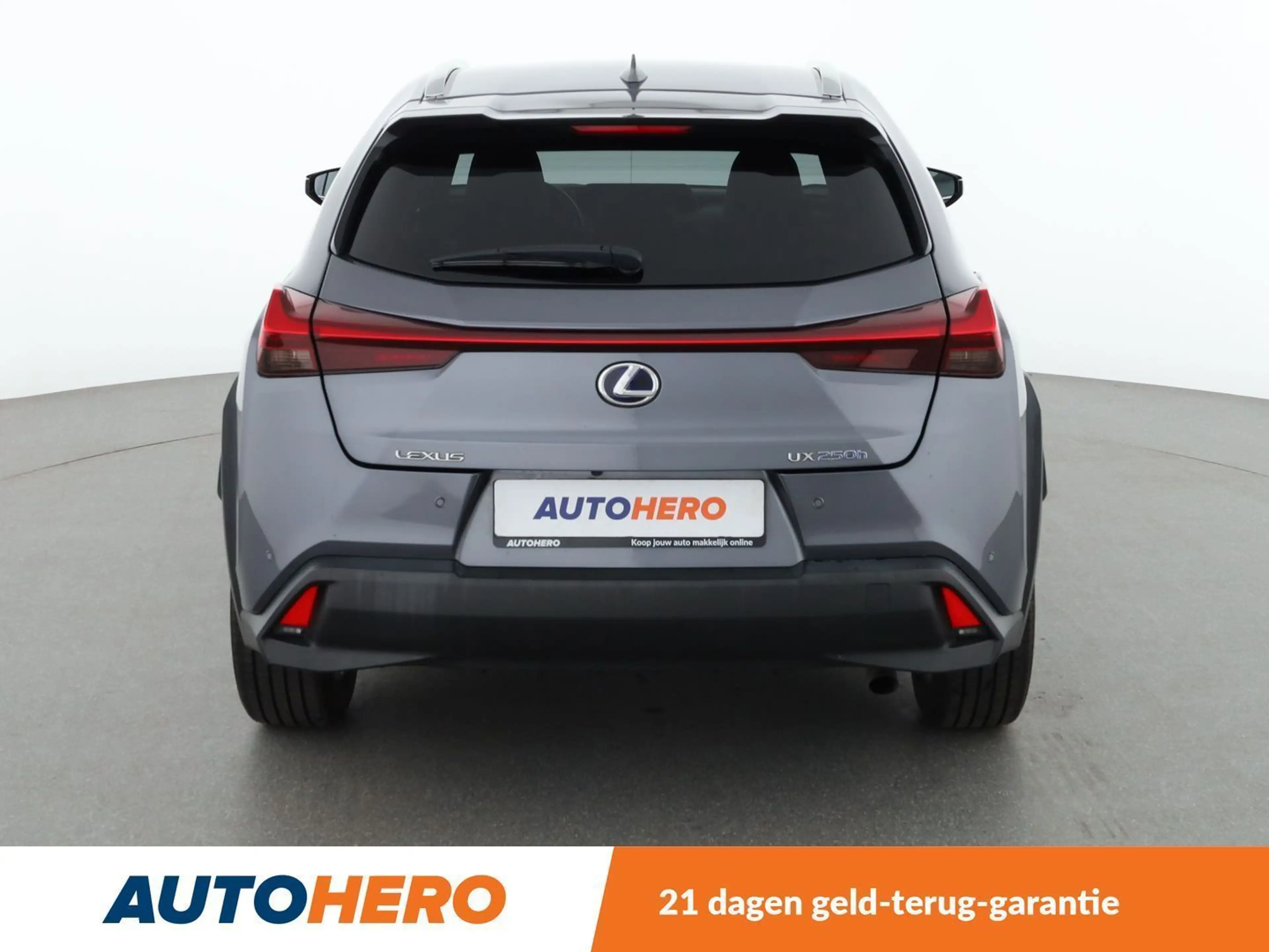 Lexus UX 250h UX 250h Amazing Edition — photo 5