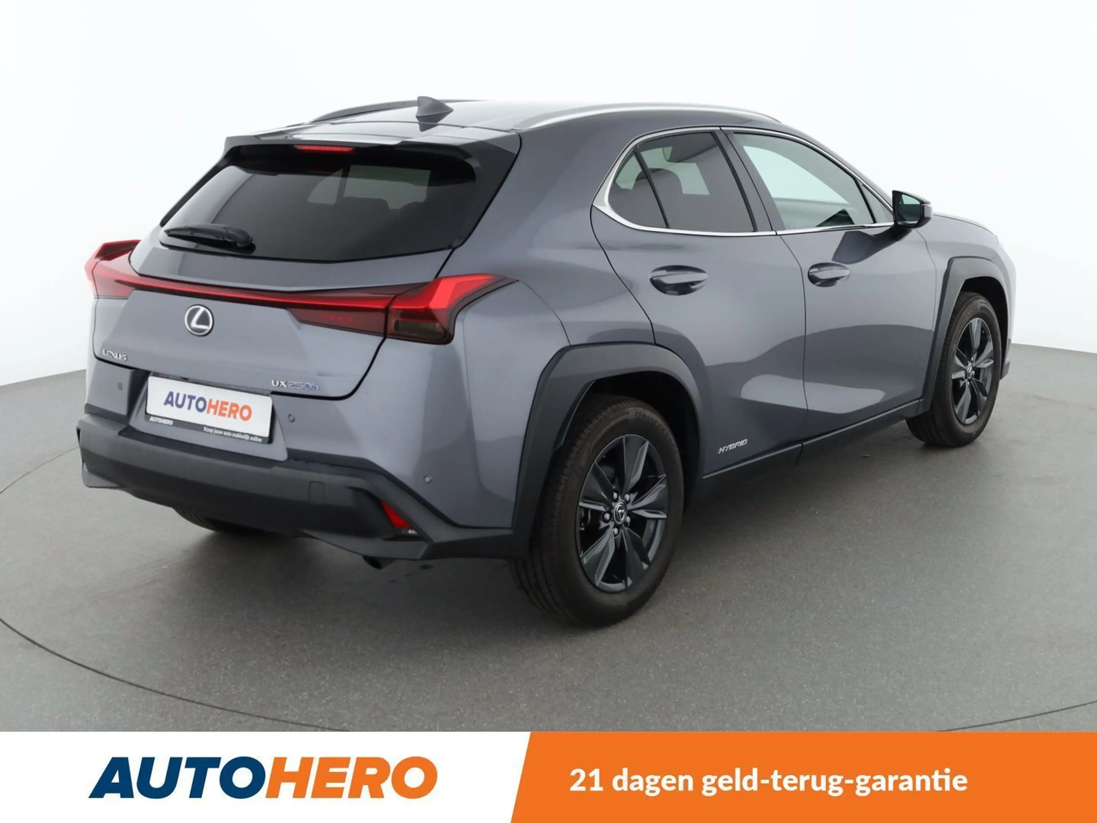 Lexus UX 250h UX 250h Amazing Edition — photo 6