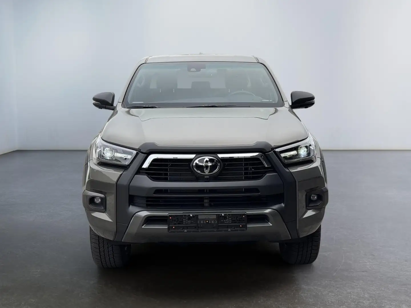 Toyota Hilux INVINCIBLE Double Cab 2.8 D-4D 4x4 Leder 360° J... Bronze - 2