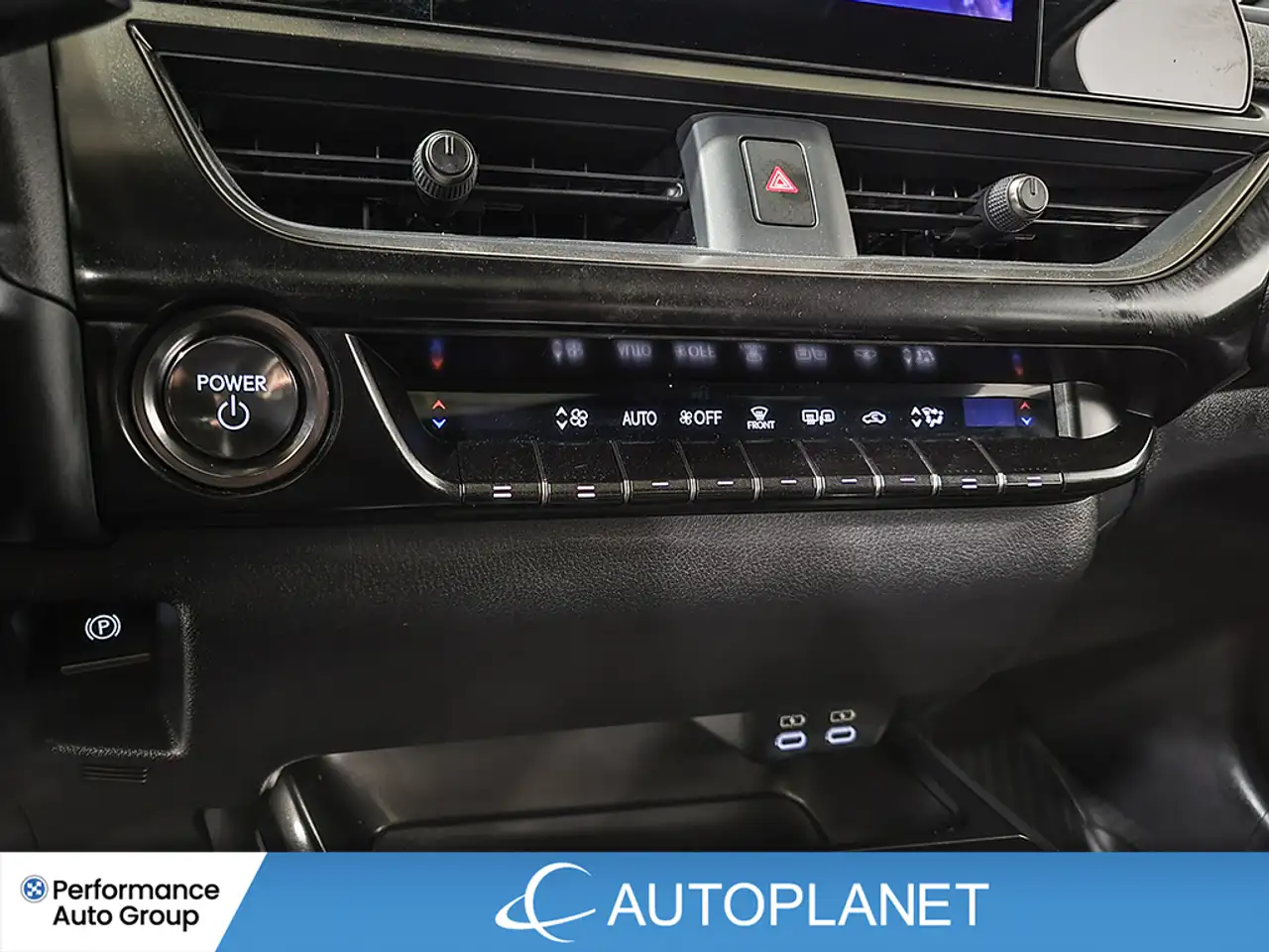 Lexus UX снимка Lexus UX