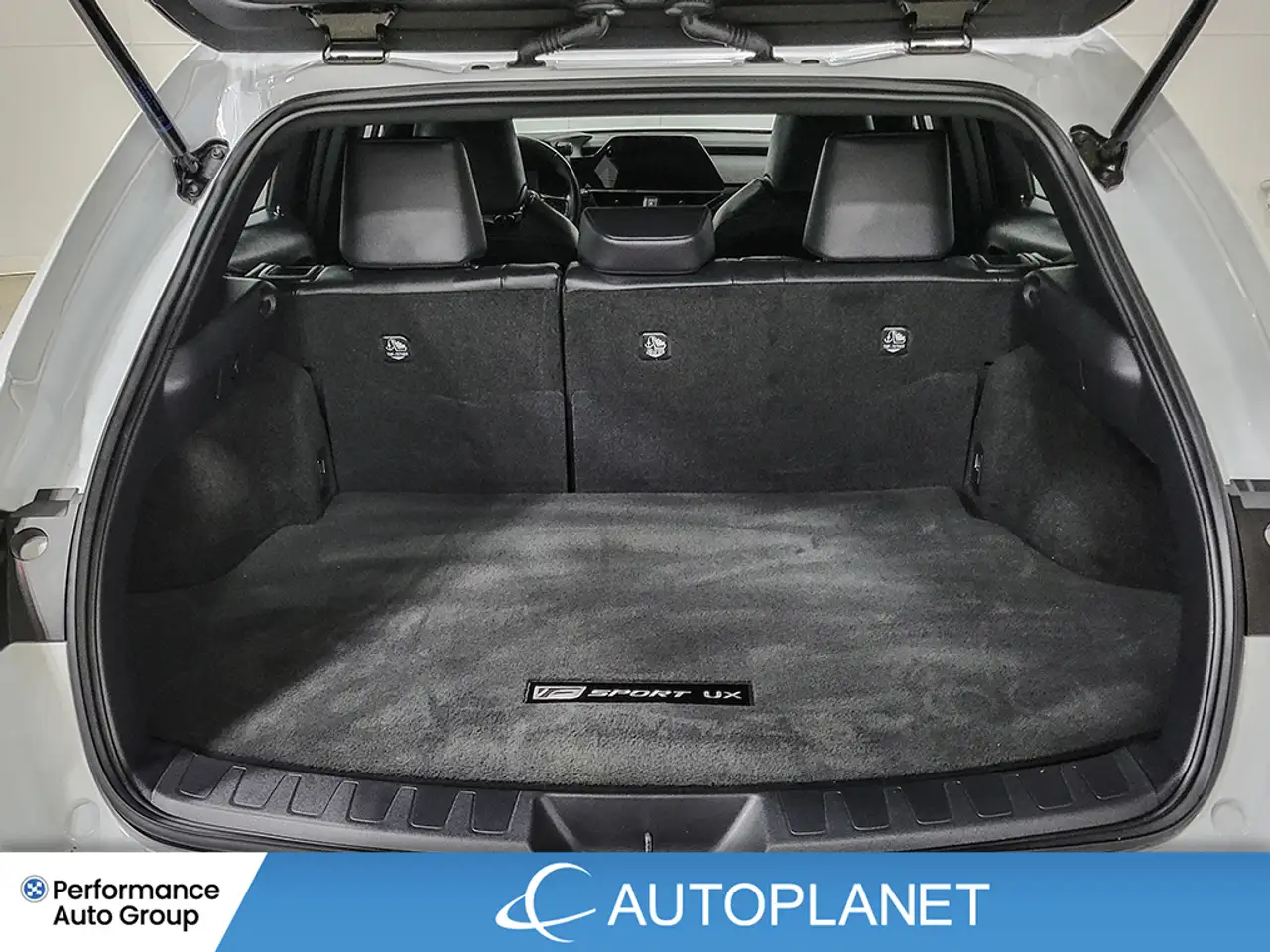 Lexus UX снимка Lexus UX