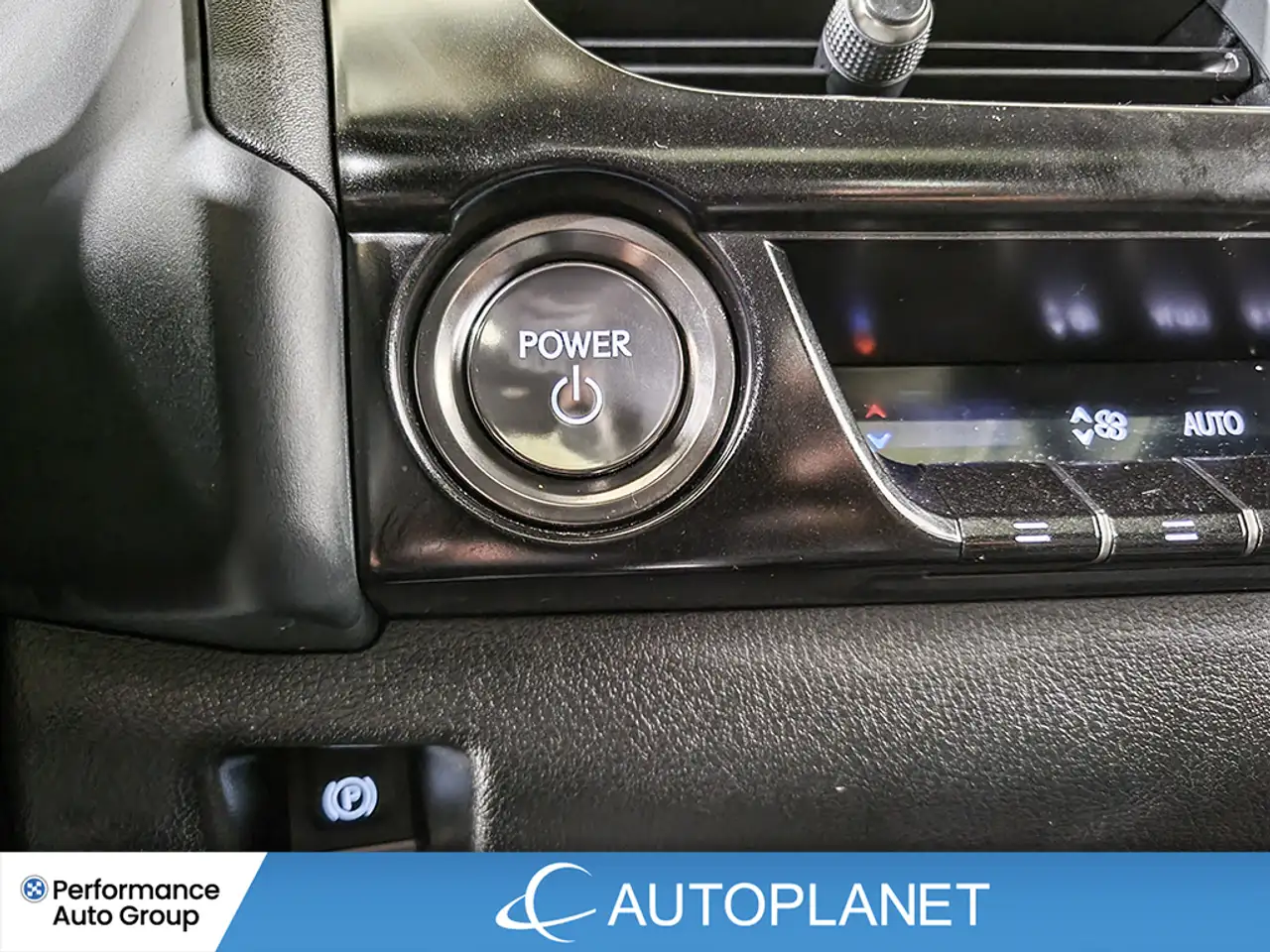 Lexus UX снимка Lexus UX