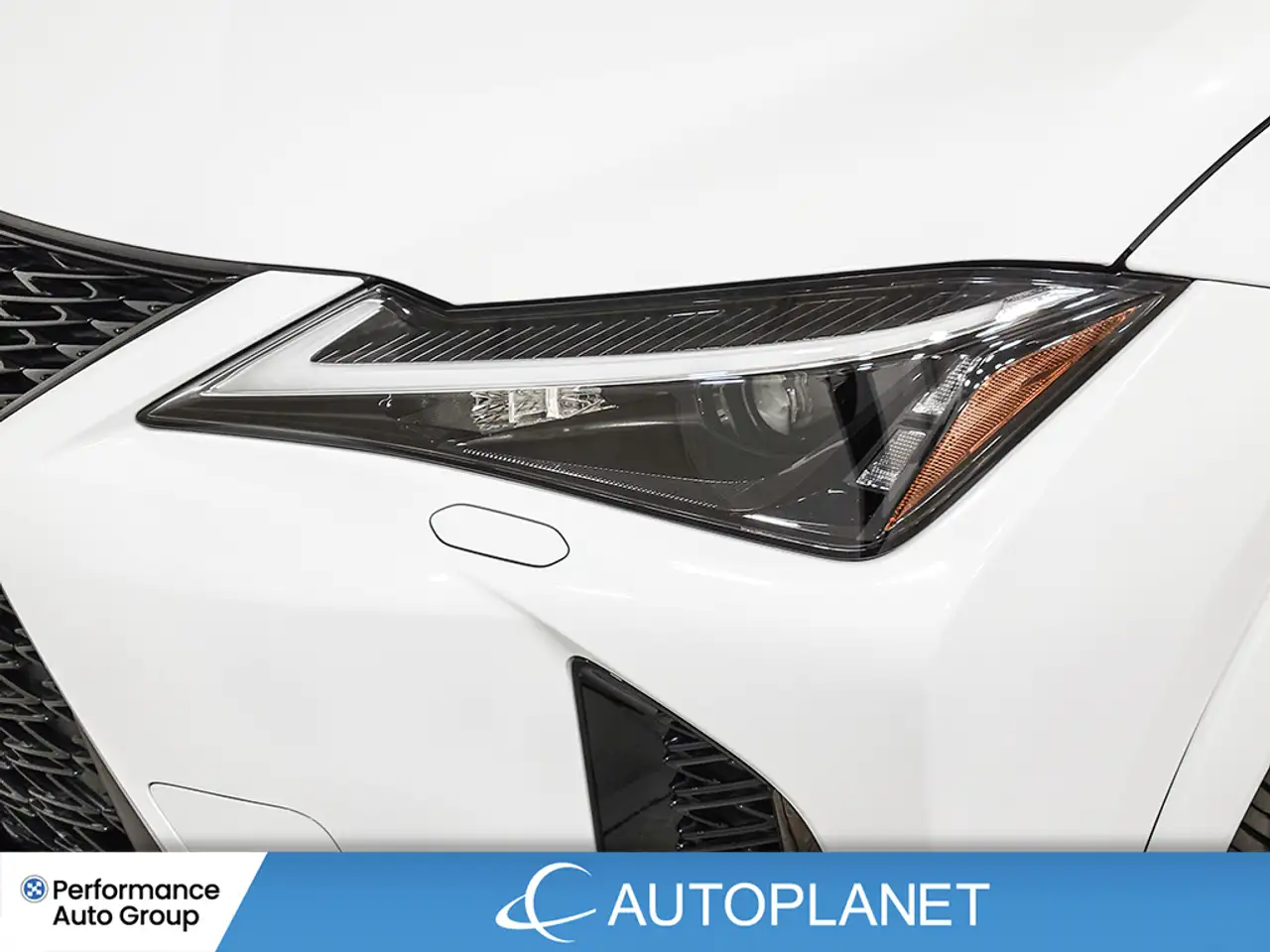 Lexus UX снимка Lexus UX