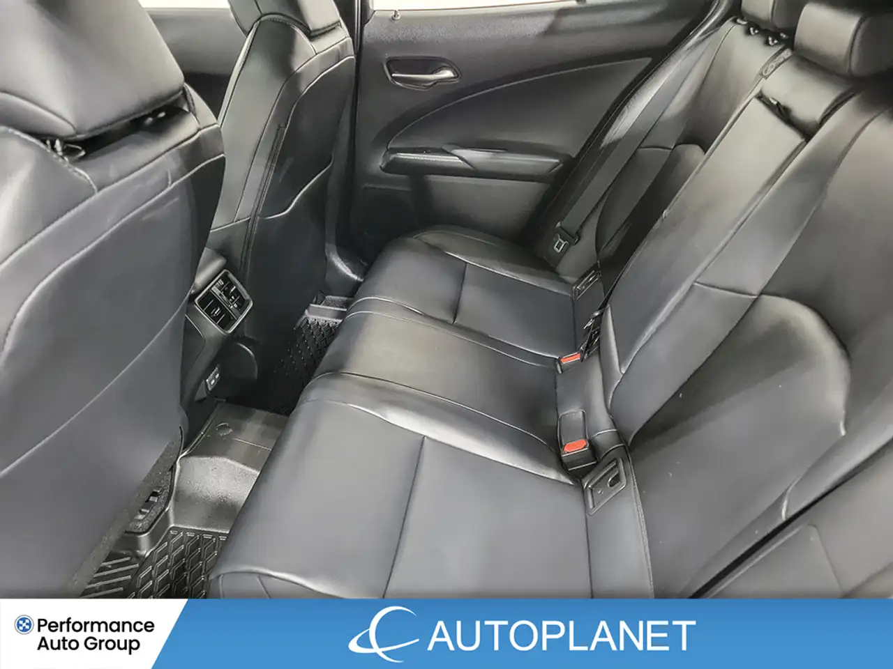 Lexus UX снимка Lexus UX