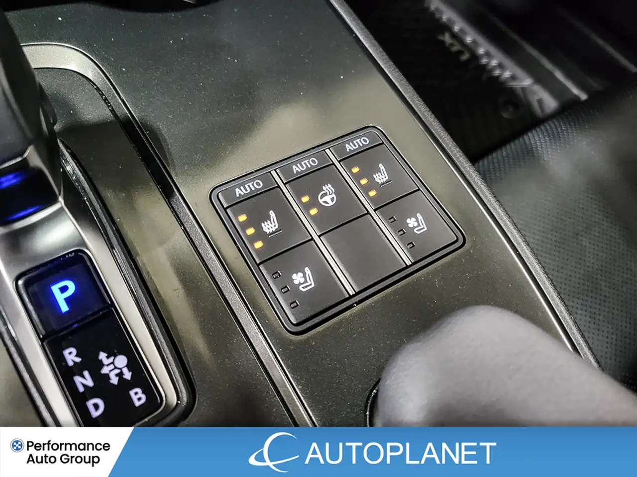 Lexus UX снимка Lexus UX