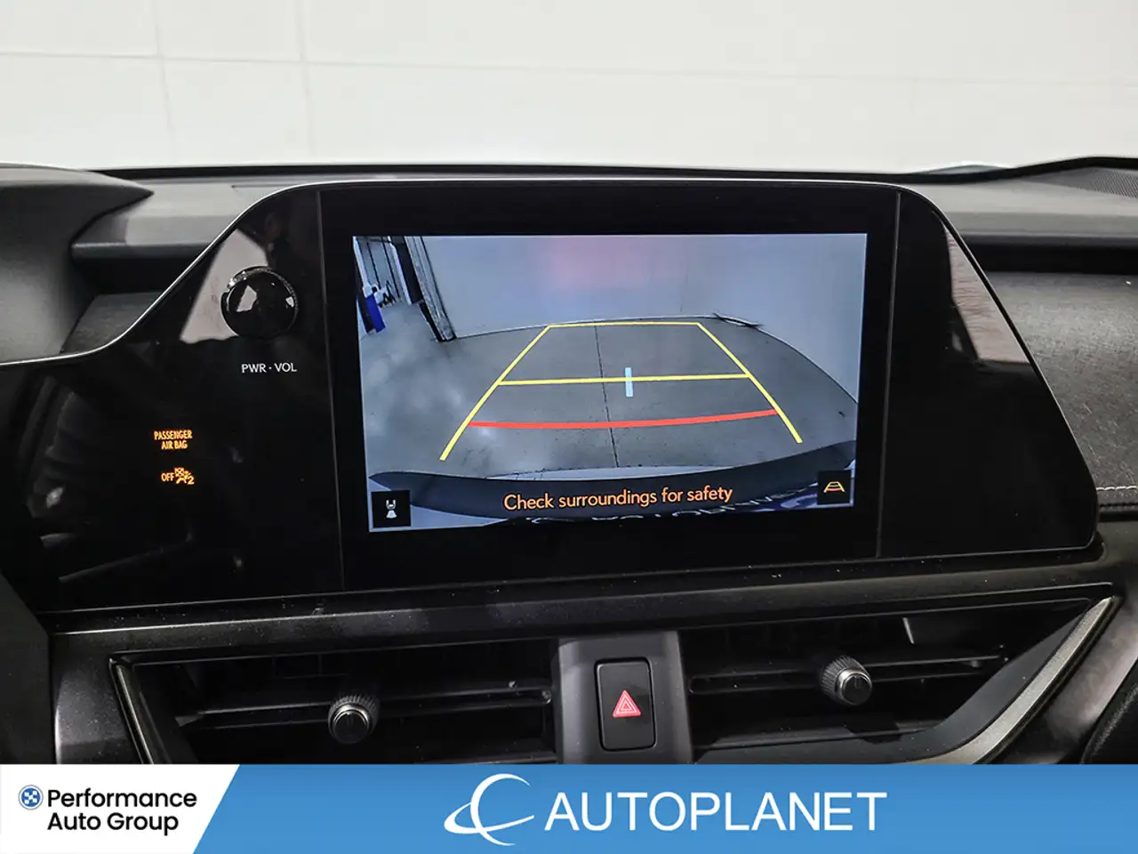 Lexus UX снимка Lexus UX