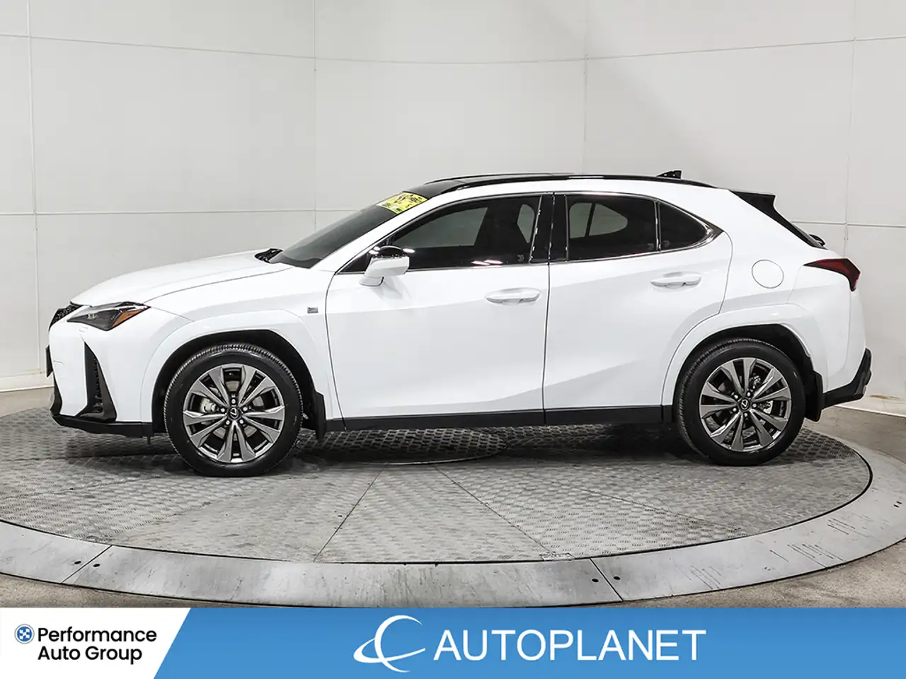 Lexus UX снимка Lexus UX