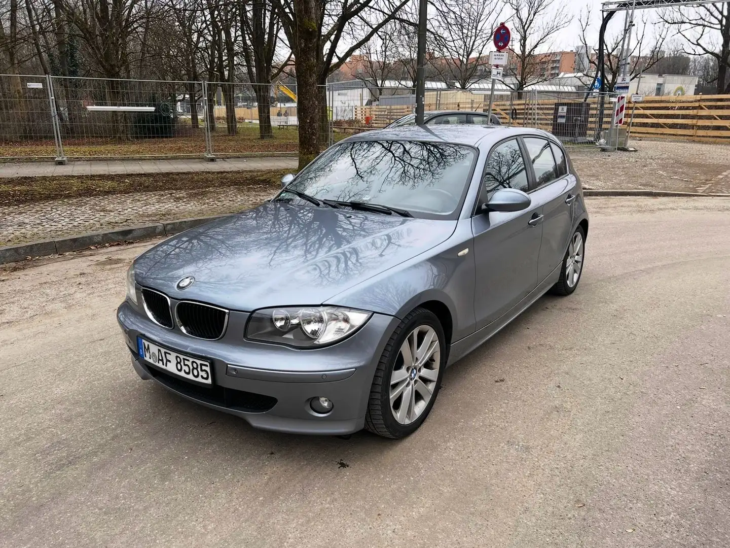 BMW 118 i Baureihe |HU& AU Neu| Leder|Sitzheizung|AHK Blu/Azzurro - 1