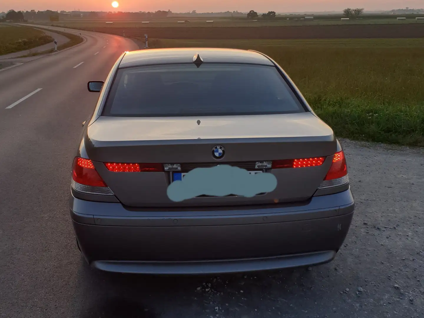BMW 745 745i - 1