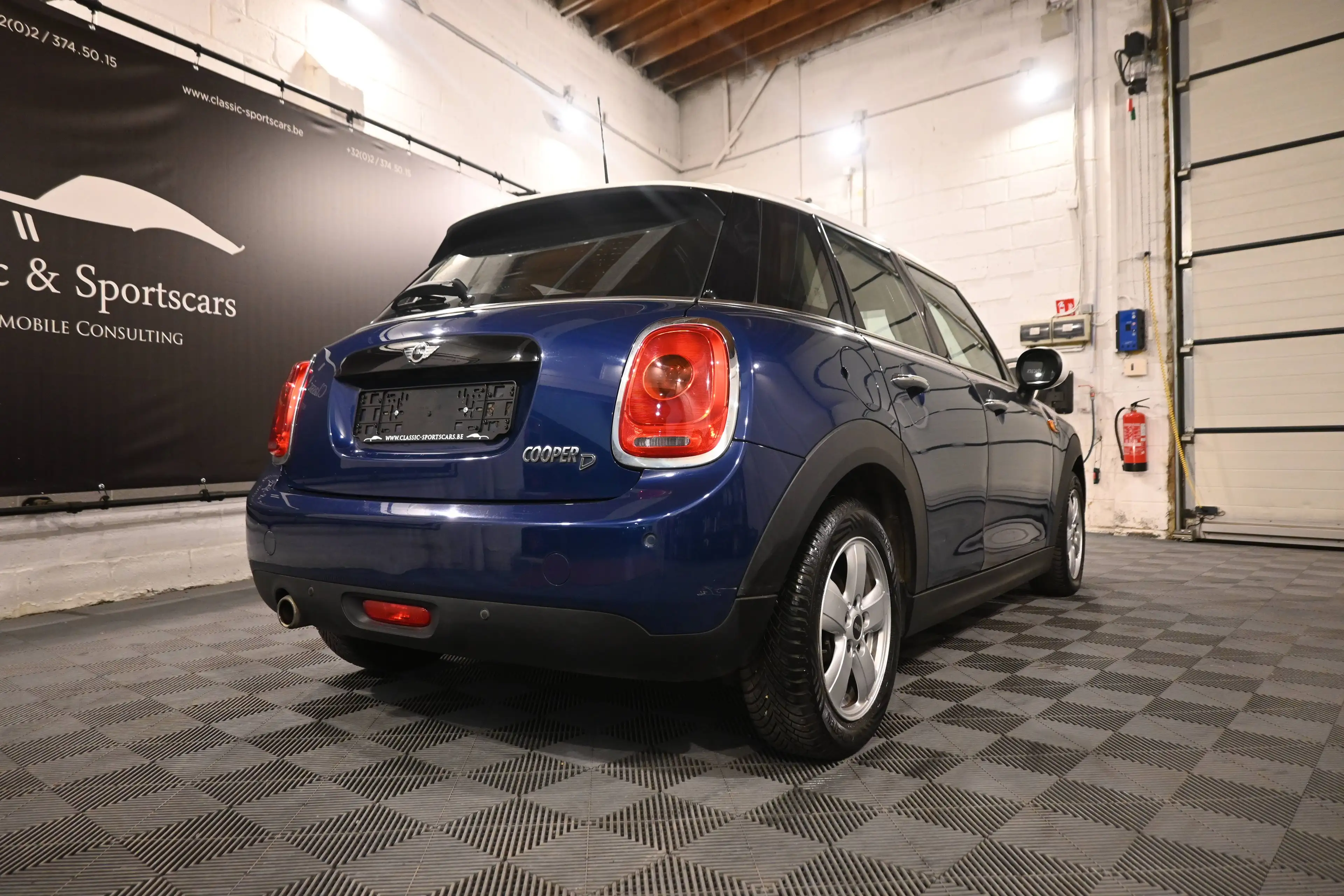 MINI Cooper D 1.5 Cooper D  5 PORTES / 5 DEUREN / GPS NAVIGATION / BLUEOOTH / PDC !! — photo 5