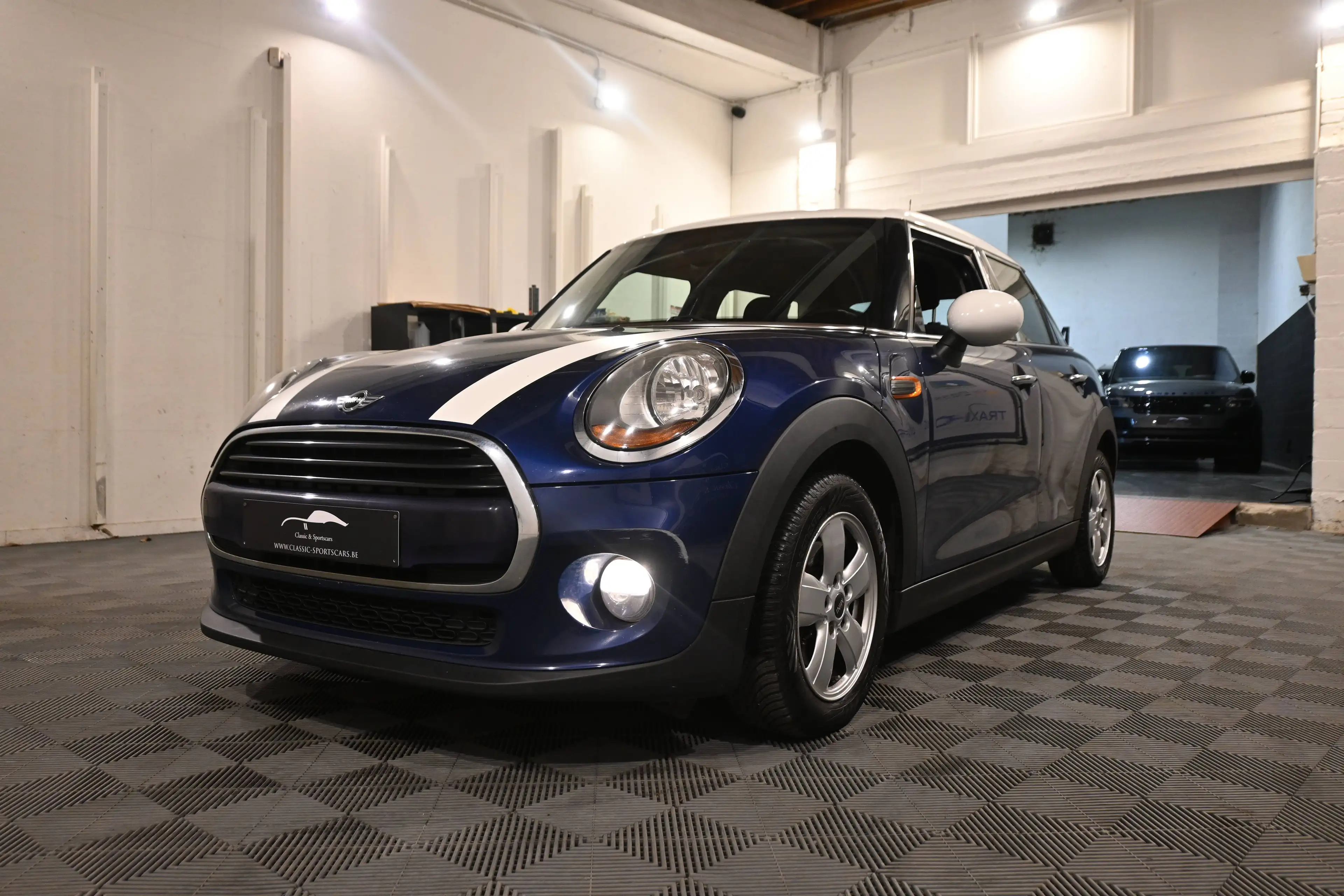MINI Cooper D 1.5 Cooper D  5 PORTES / 5 DEUREN / GPS NAVIGATION / BLUEOOTH / PDC !! — photo 4
