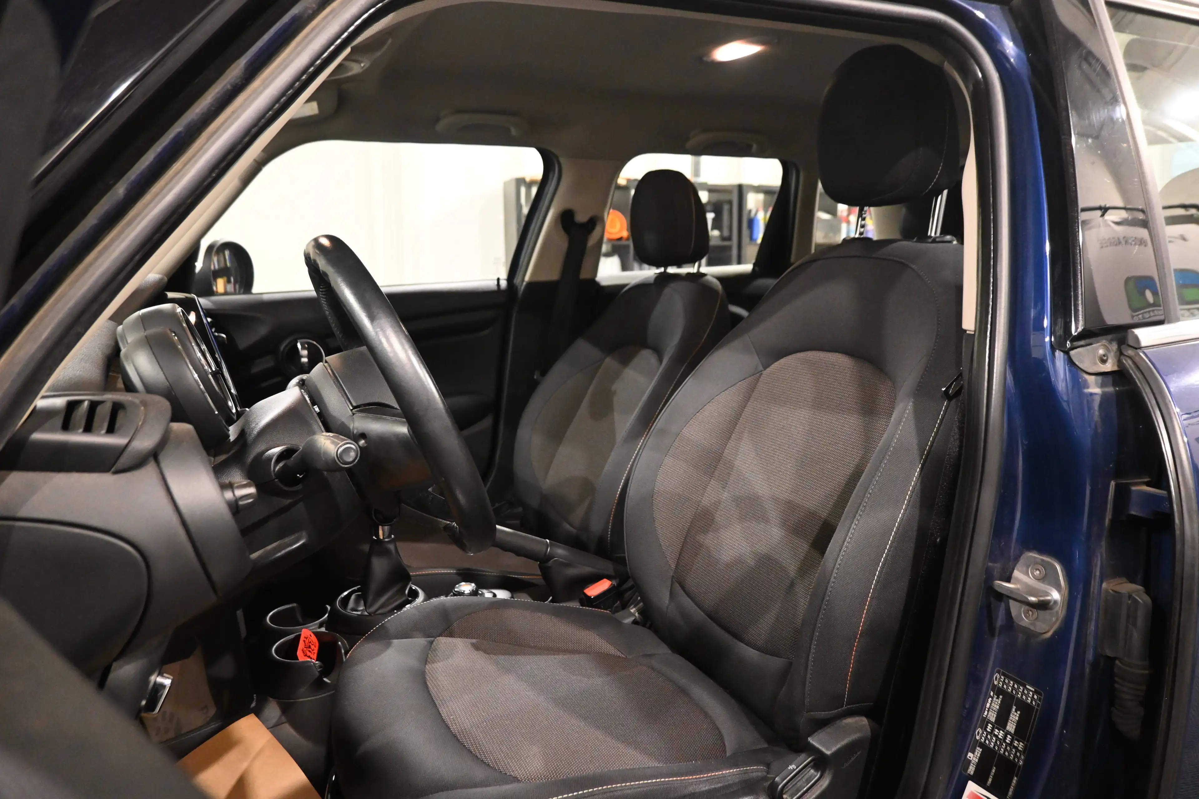 MINI Cooper D 1.5 Cooper D  5 PORTES / 5 DEUREN / GPS NAVIGATION / BLUEOOTH / PDC !! — photo 7