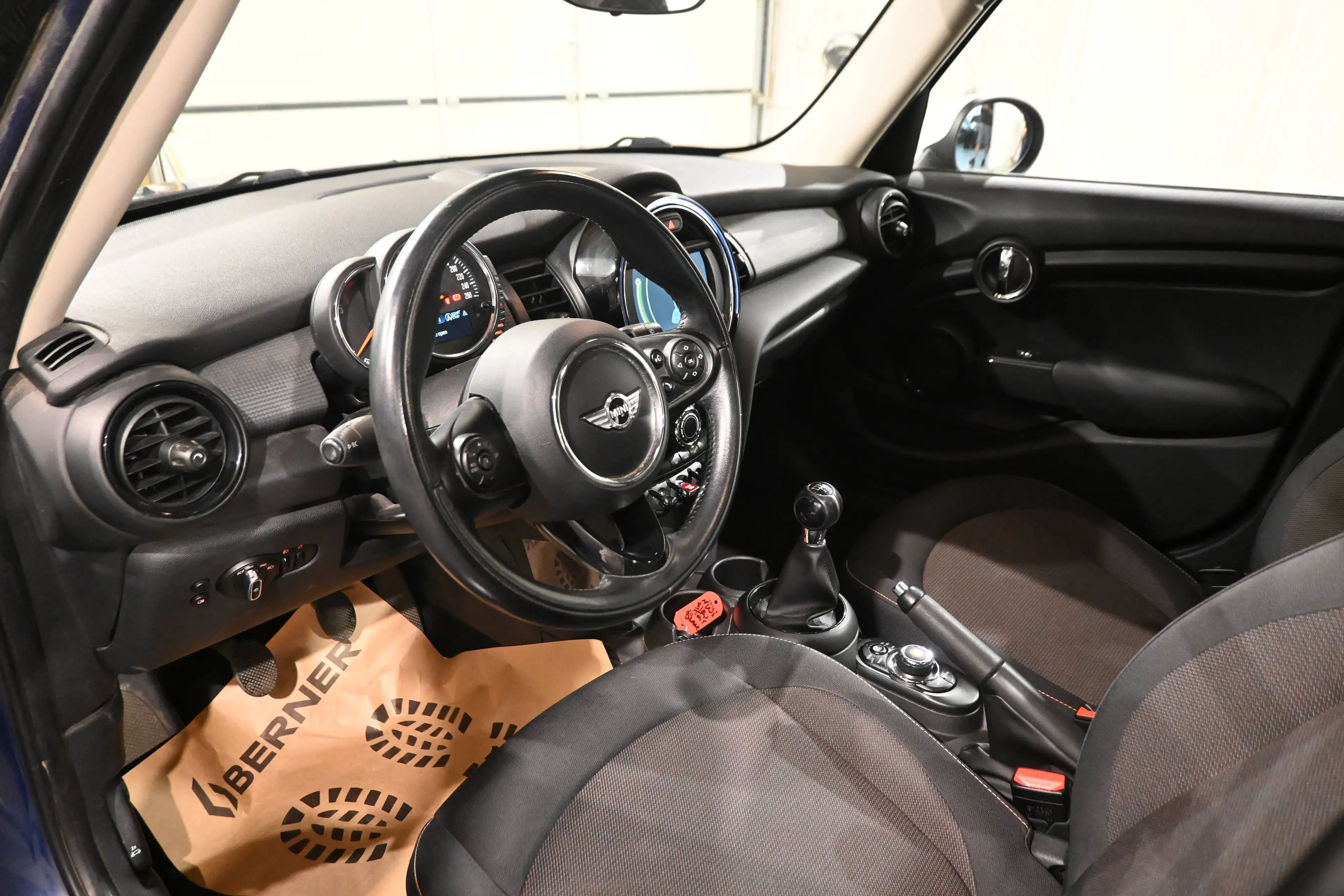 MINI Cooper D 1.5 Cooper D  5 PORTES / 5 DEUREN / GPS NAVIGATION / BLUEOOTH / PDC !! — photo 8