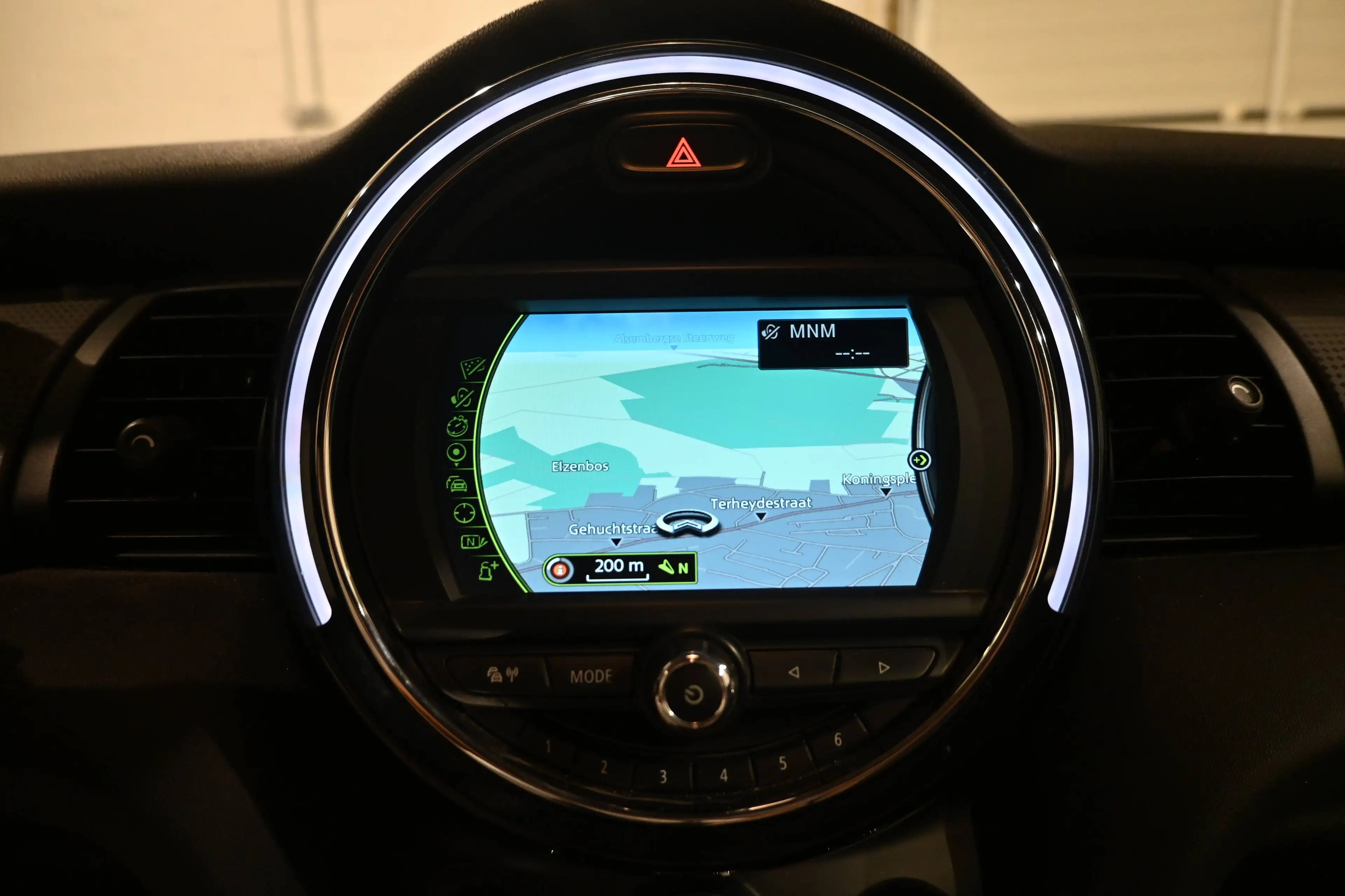 MINI Cooper D 1.5 Cooper D  5 PORTES / 5 DEUREN / GPS NAVIGATION / BLUEOOTH / PDC !! — photo 11