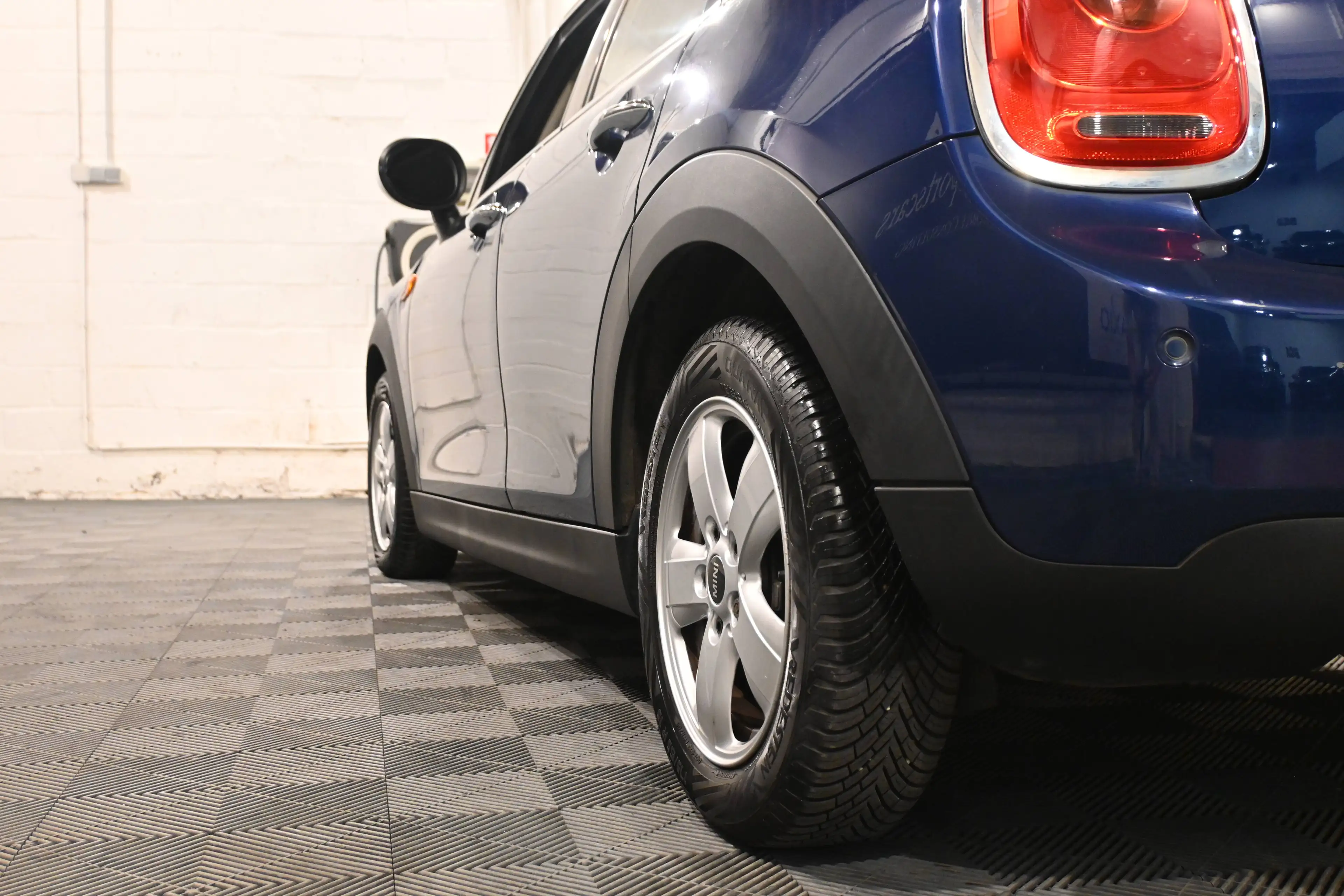 MINI Cooper D 1.5 Cooper D  5 PORTES / 5 DEUREN / GPS NAVIGATION / BLUEOOTH / PDC !! — photo 6