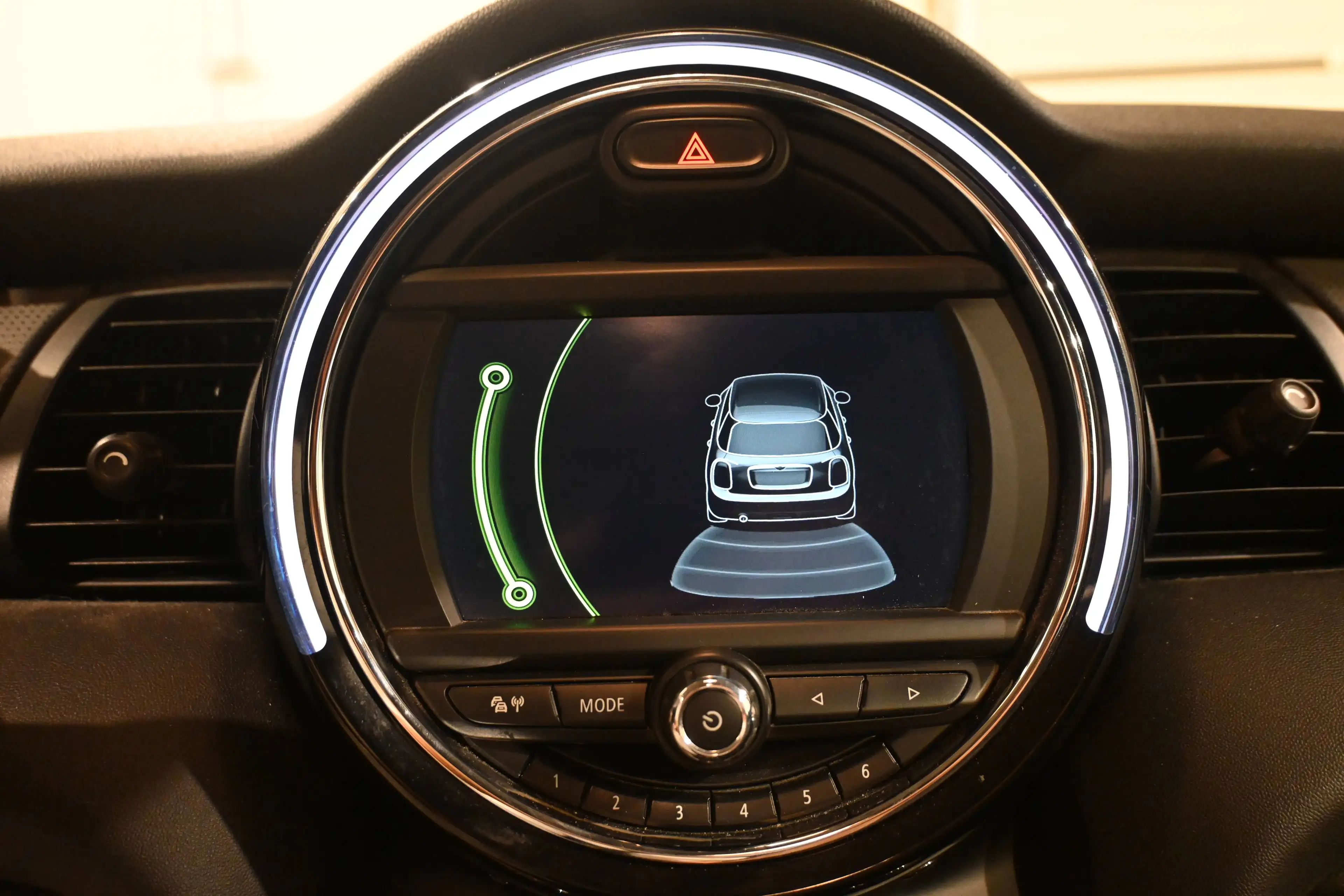 MINI Cooper D 1.5 Cooper D  5 PORTES / 5 DEUREN / GPS NAVIGATION / BLUEOOTH / PDC !! — photo 10