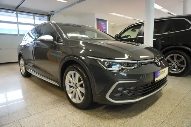 Volkswagen Golf view 3