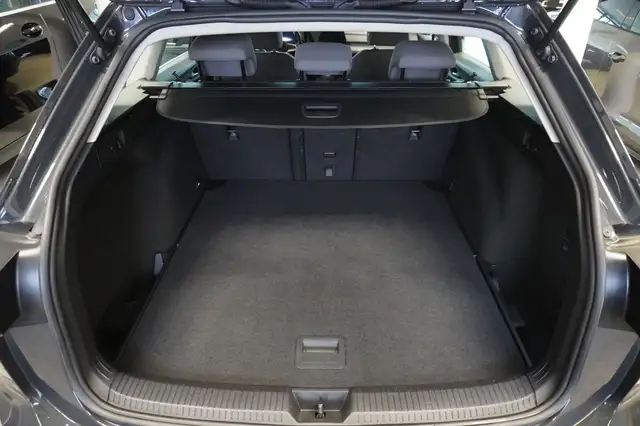 Volkswagen Golf view 10