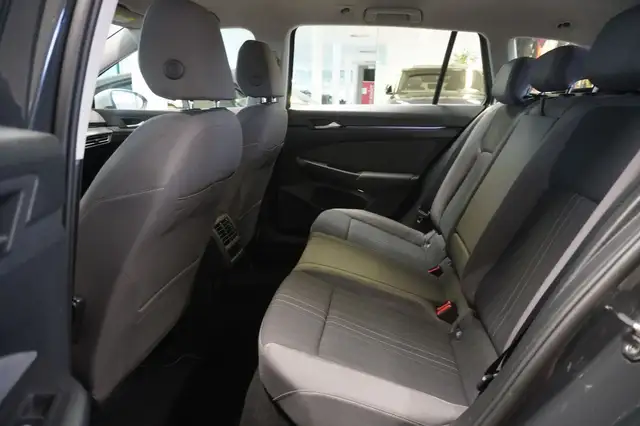 Volkswagen Golf view 9