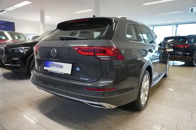 Volkswagen Golf view 5