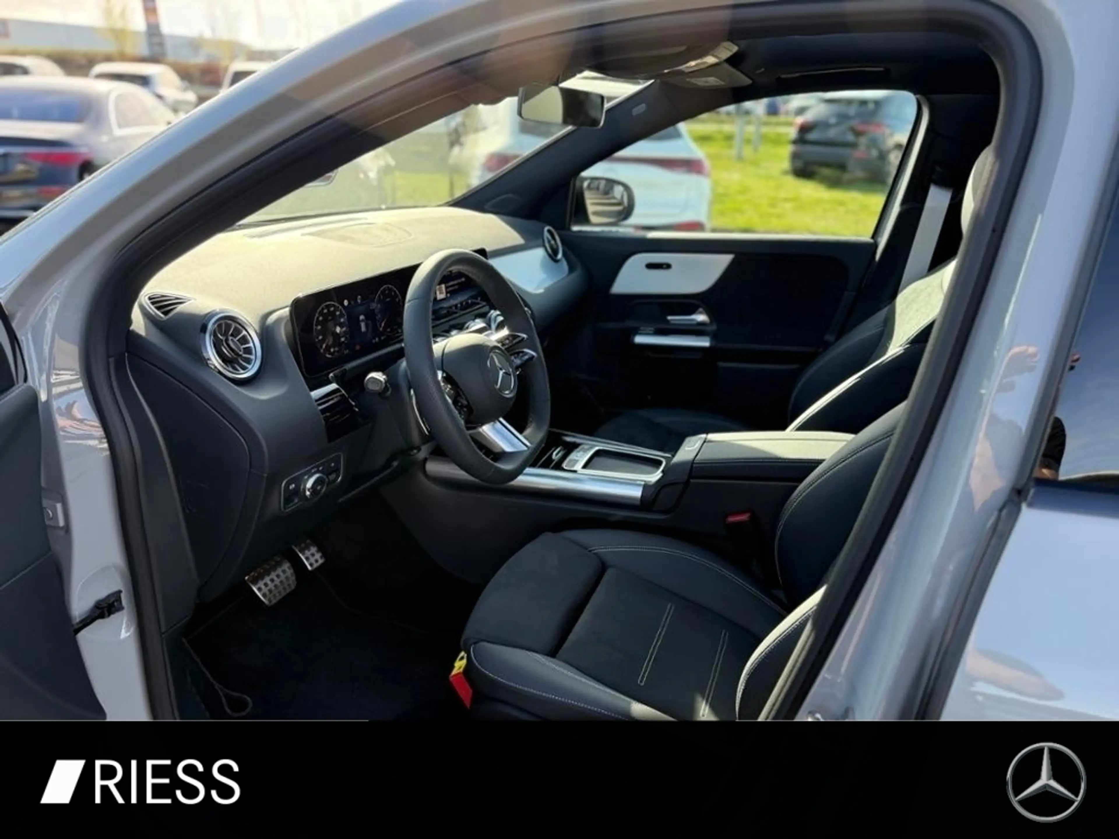 Mercedes-Benz GLA 200 d 4M AMG Sport Night Pano AHK 360 20" — photo 6