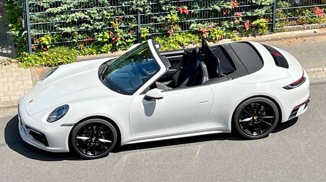 Imagine Porsche 992 Carrera Cabriolet **Kreide**Sport-Design**