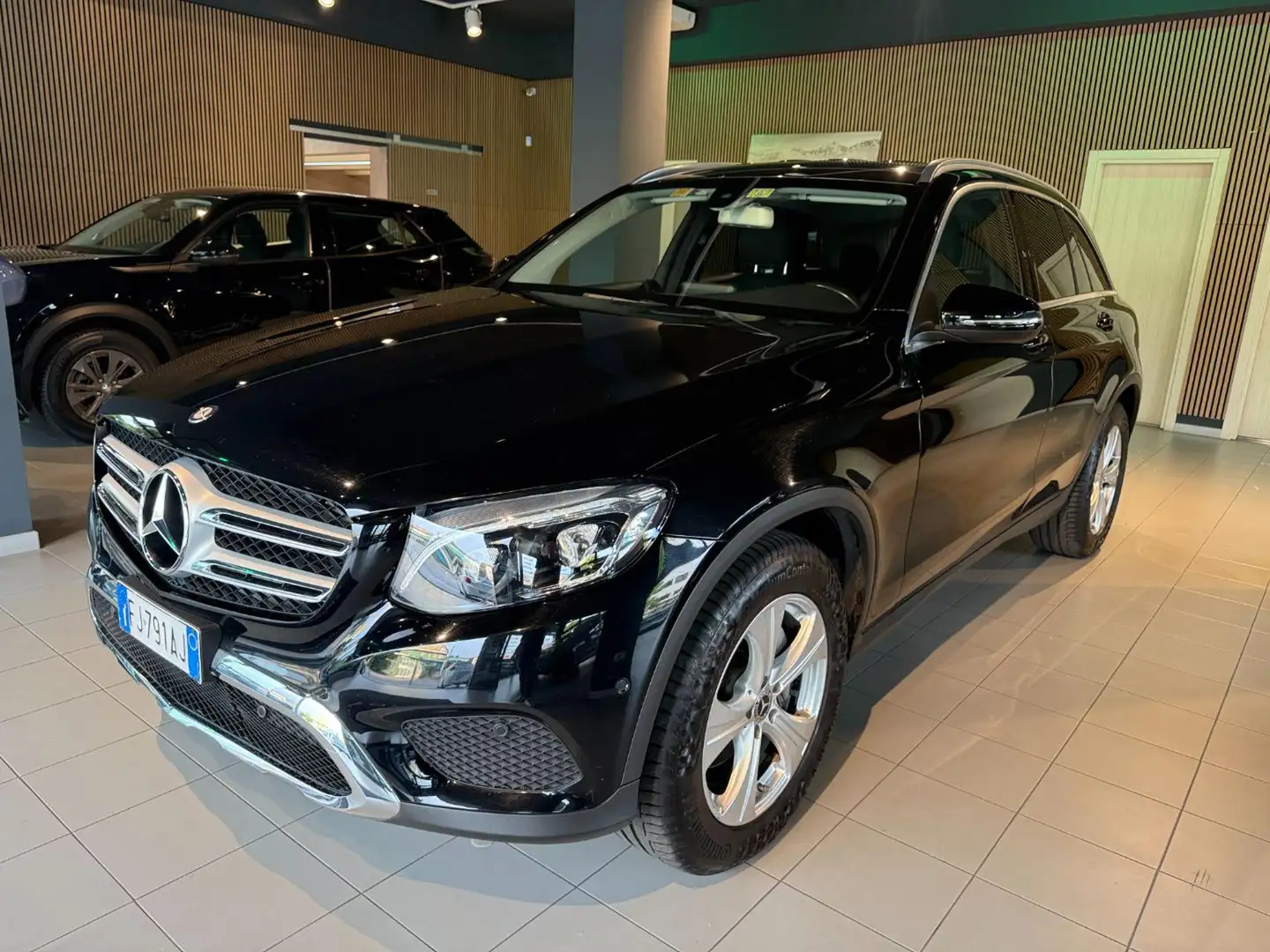 Mercedes-Benz GLC 250 d 4Matic SPORT Zwart - 1