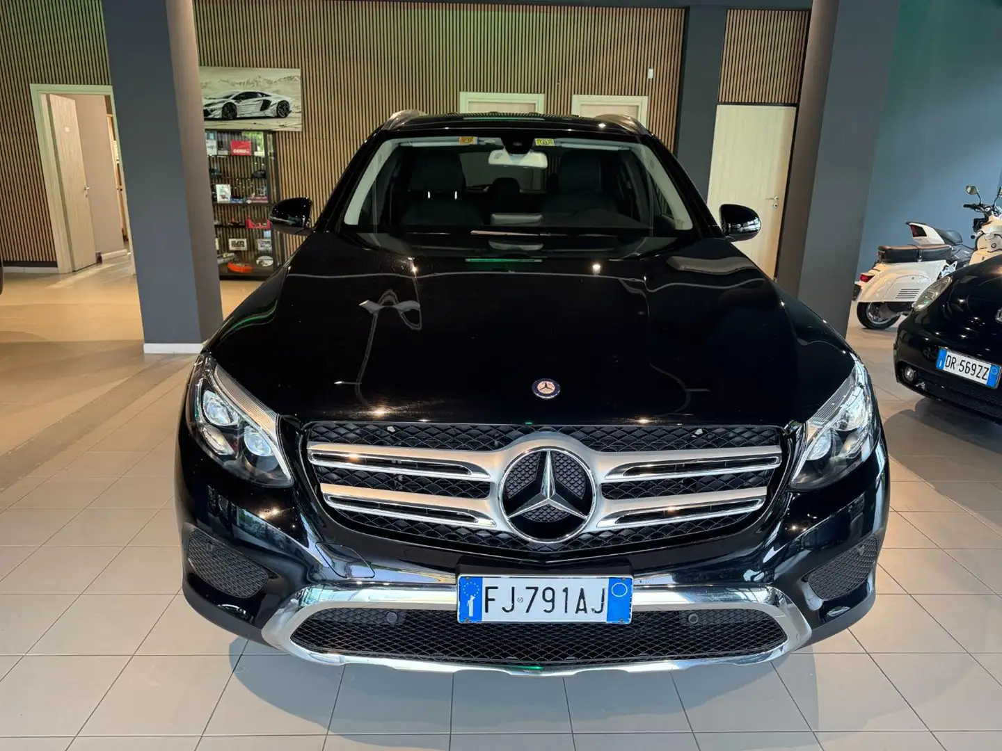 Mercedes-Benz GLC 250 d 4Matic SPORT Zwart - 2