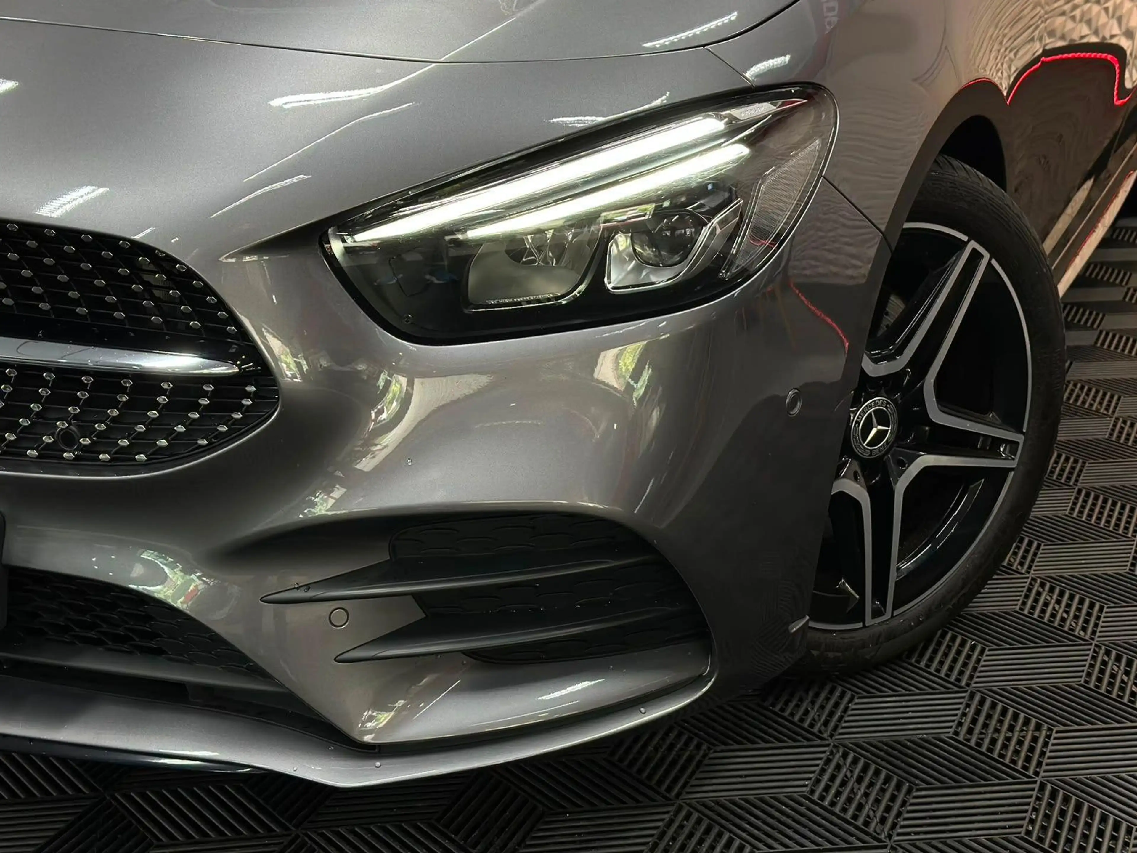 Mercedes-Benz B 220 AMG 4M SPUR#LED#CAM#TEMPO#SHZ#VIRTC#1.HAND — photo 9