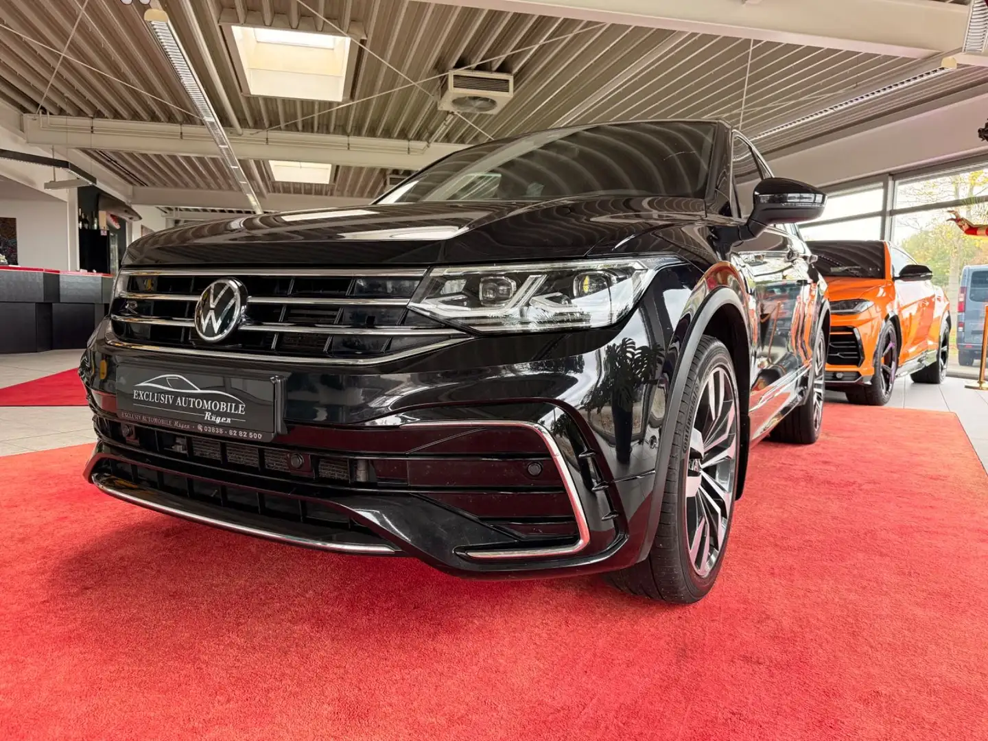 Volkswagen Tiguan R-Line 4Motion AHK ACC Standheizung 20" Schwarz - 1