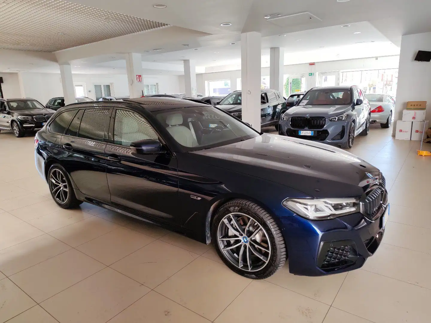 BMW 530 e Touring 292cv PHEV Msport Tetto Pelle NaviPRO Blu/Azzurro - 2