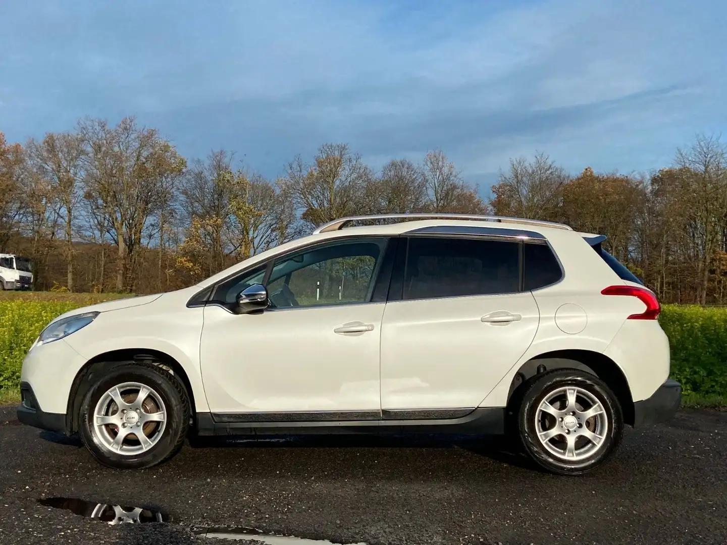Peugeot 2008 Allure 1.2 Klimaauto Tempomat PDC White - 2