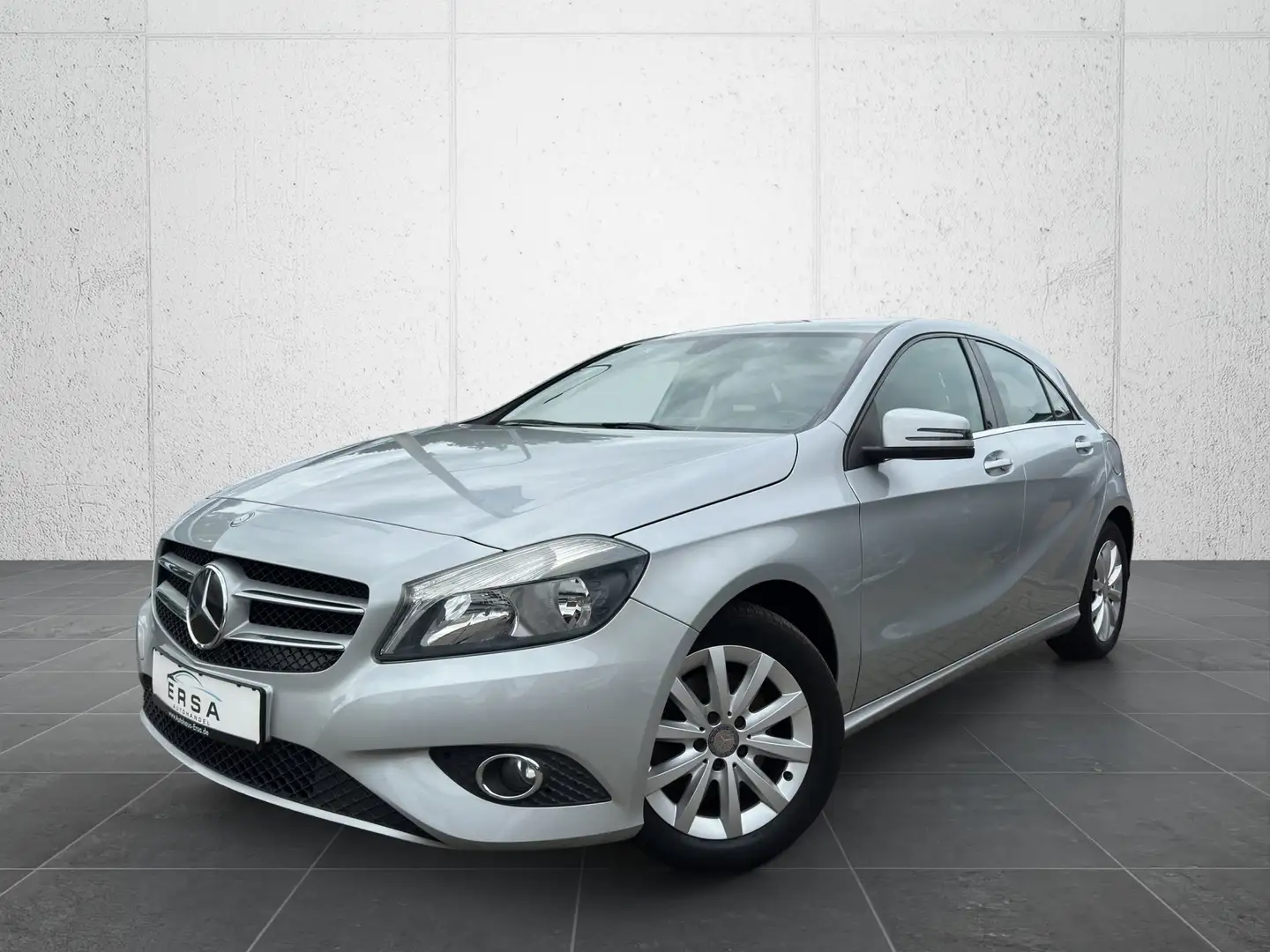 Mercedes-Benz A 180 BlueEff.*Navi*Teilleder*Sitzheizung*PDC* Silber - 1