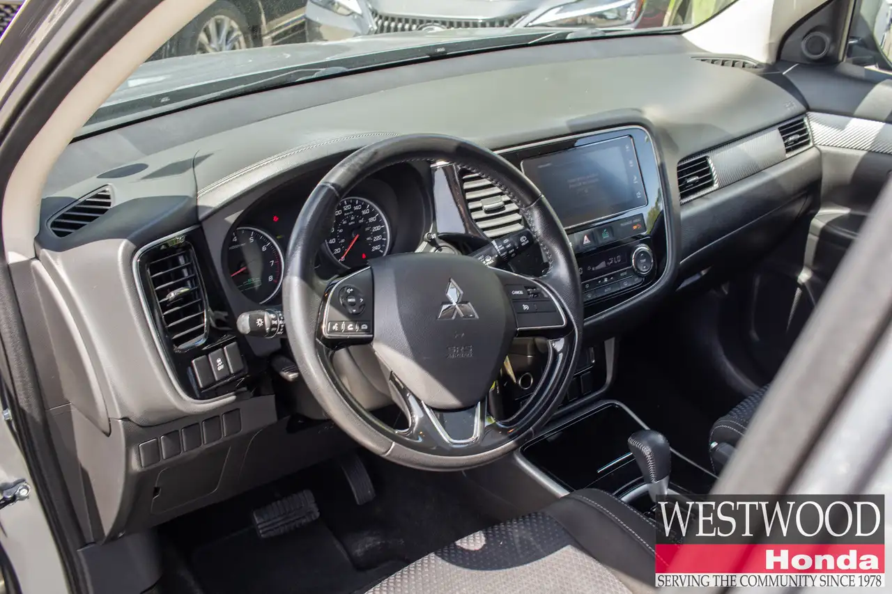 Mitsubishi Outlander снимка Mitsubishi Outlander